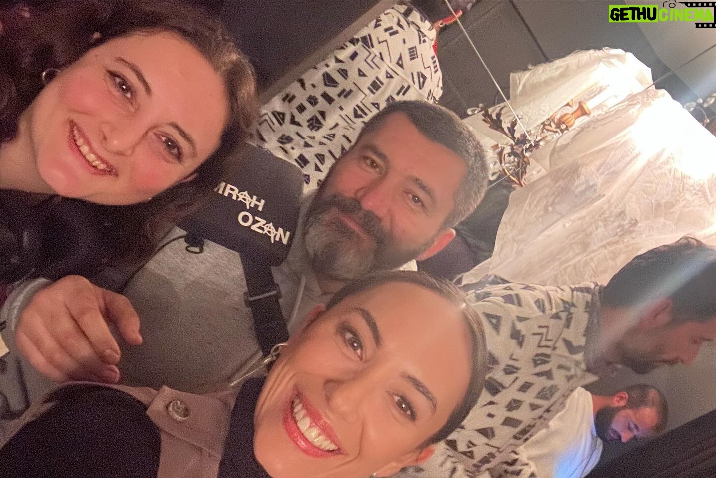 Duygu Sarişin Instagram - Backstage @dizikizilgoncalar .. #bağlantı