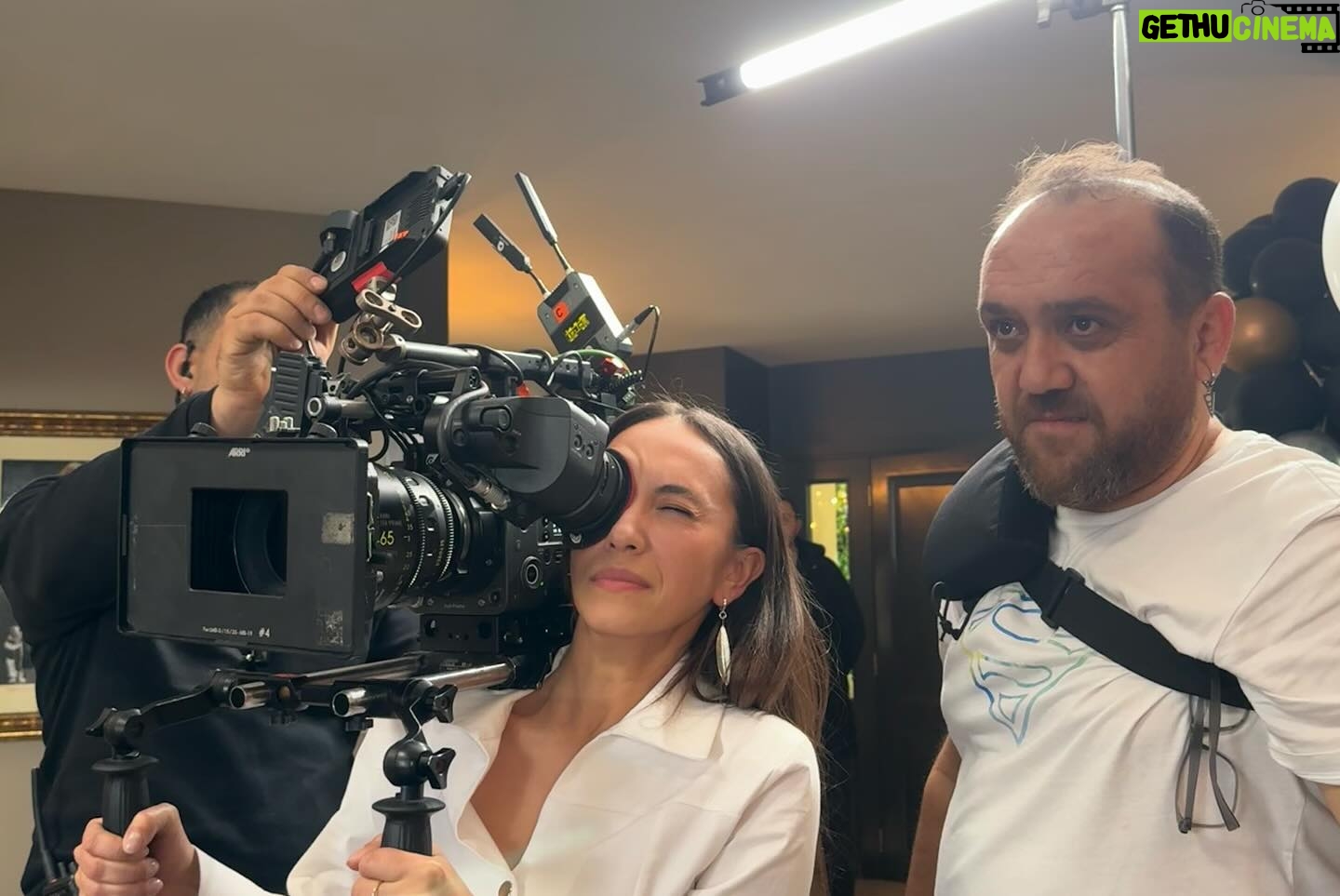 Duygu Sarişin Instagram - Backstage @dizikizilgoncalar .. #bağlantı