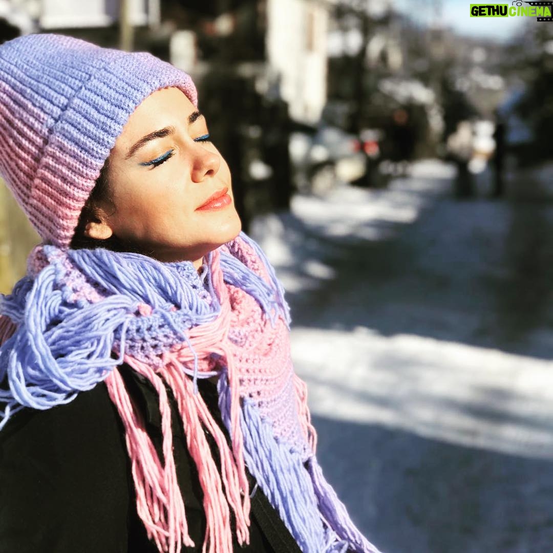 Duygu Yetiş - 12.4K Likes - Azıcık güneş olsa bari 📸: @movier