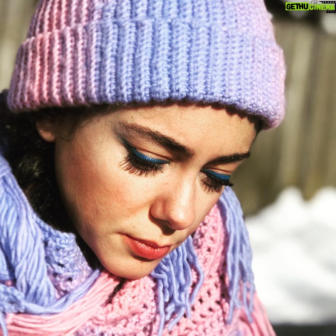 Duygu Yetiş - 12.4K Likes - Azıcık güneş olsa bari 📸: @movier