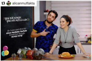 Duygu Yetiş Instagram - #Repost @alicanmutfakta with @get_repost
・・・
Bu Cuma saat 18:00'da Alican Mutfakta YouTube kanalımızın konuğu "DUYGU YETİŞ" ☺ 
#alicanmutfakta #alicanaytekin #duyguyetiş #duyguyetis #mutfakgram #mutfakgram #yemek #yemektarifleri #yemekyemek #youtuber #youtube