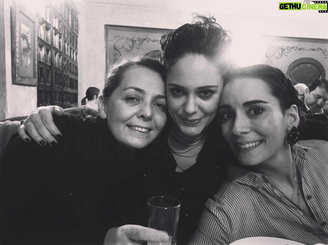 Duygu Yetiş - 6.5K Likes - İyi ki hayatımızın kocaman bir parçasısın iyi ki doğdun, iyi ki varsın. Seni çok seviyoruz @ilksenba ❤️❤️❤️❤️