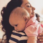 Duygu Yetiş Instagram – Ben de teyze oldum ya… sen de teyzesinin bir küçük pembe böceği… @leyla_ucann  @sayinbayaan senin papucunu azıcık dama attım ama napıym 😍