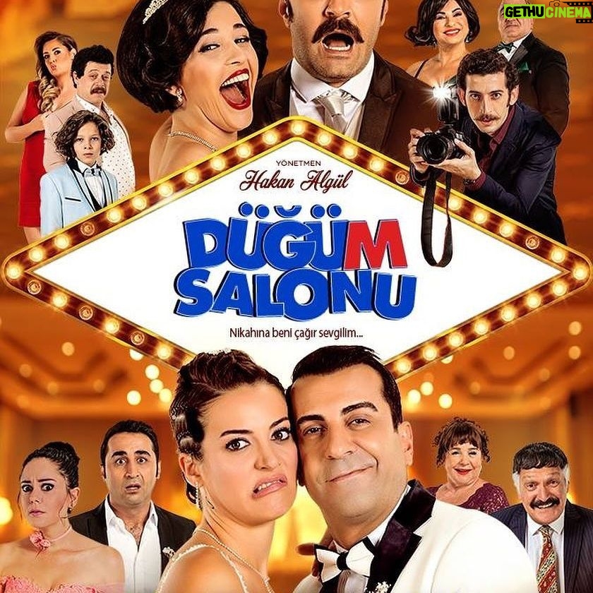Duygu Yetiş Instagram - Düğün başlıyor... Sevgili @sahinirmak yazdı, @ayseegehakanalgl yönetti ve çok güzel bir film ortaya çıktı. #düğümsalonu bu gün sinemalarda 💙💙💙
