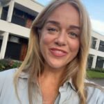 Ebba Kleberg von Sydow Instagram - Juveler, ikoniska smycken & säker stil! DU kan vinna klassiska 3-stensörhängen Sigrid Diamond Earrings @ebba_jewelry ❤️ (9.900 SEK) Tagga (minst) en kompis som MÅSTE lyssna på Säker stil-podden smyckesspecial! OBS, skriv även om du önskar Sigrid i 18k vitt guld eller 18k gult guld! OBS: Följ @sakerstil & @ebba_jewelry 🥂 Smyckesspecial på Säker stil hela veckan! Ikoniska smycken, diamanter och juveldrömmar!