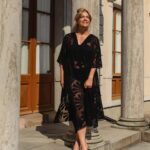 Ebba Kleberg von Sydow Instagram - Reklam: Elegant, välklädd enkelhet, allt jag vill ha just nu ❤️ Som ett perfekt ☝🏽 set i svart (du kommer älska!) & stilsäker, sval kaftan som jag stylar i stan såväl som på stranden. Och stråväskan med svarta detaljer 👌🏽 Skynda till @mqmarqet för nya kollektionen… 🖤