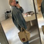 Ebba Kleberg von Sydow Instagram – All in jobb, all in jeans! Smink hanns ej med, lånad väska @emiliadeporet 😘