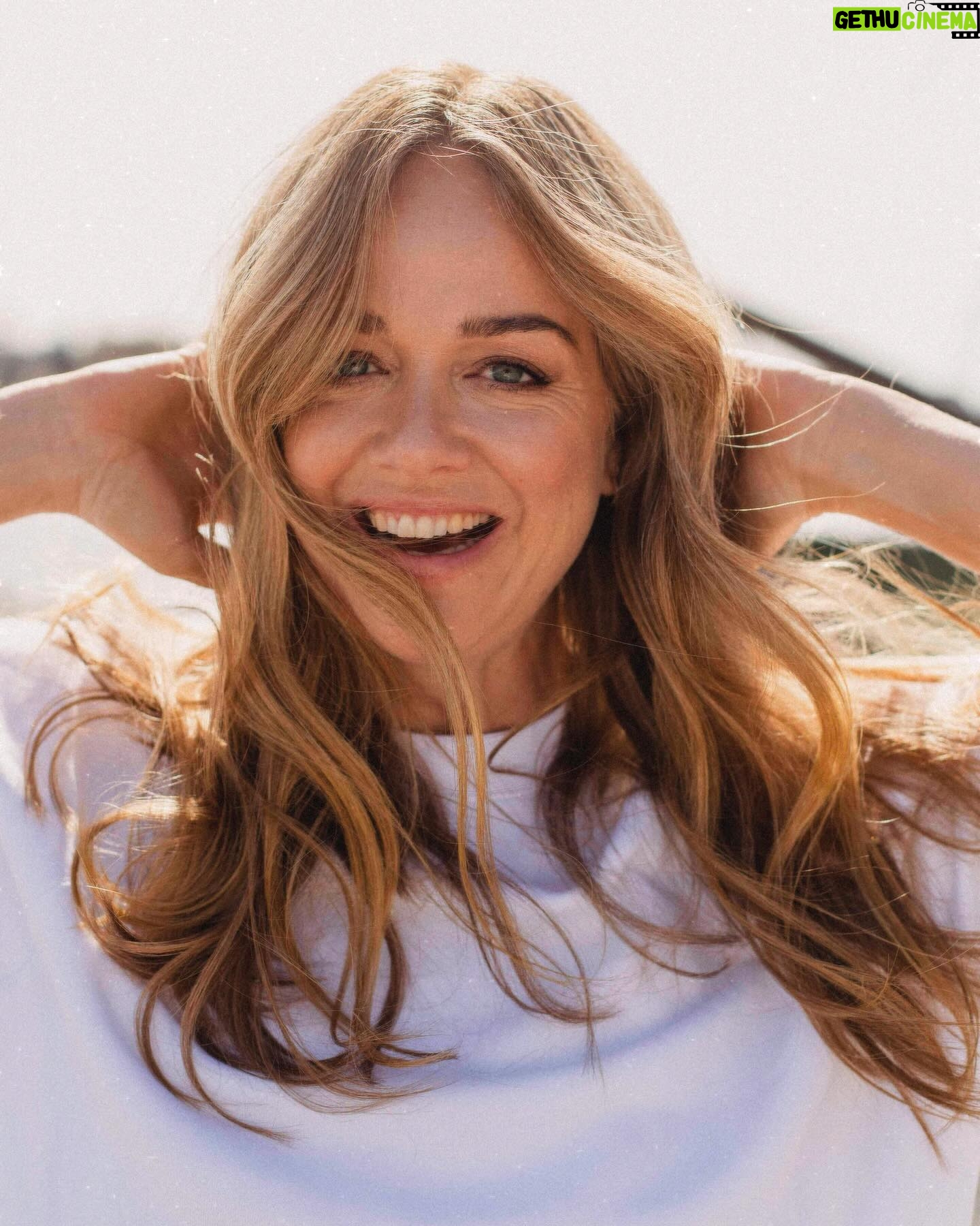 Ebba Kleberg von Sydow Instagram - Reklam: VINN maxat kit med mina Nioxin-favoriter! KOMMENTERA: Ditt happy place i sommar? En brygga, strand, torpet, vad som! 🌿☀️💃🏼# …OCH följ @apohem 🩵 Tack Nioxin för hårvård i världklass - finns hos @apohem 👌🏽 Uppdatera DIN hårvårdsrutin inför sommaren, med Nioxin & @apohem 💦 Vinnare dragna: GRATTIS @juliabodlund @antheens @niinabjorkman ❤️