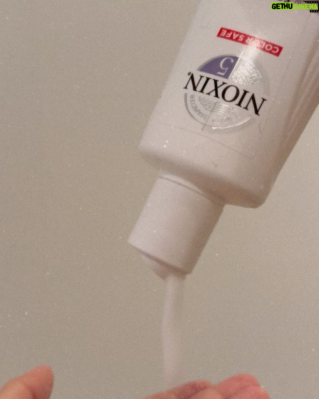 Ebba Kleberg von Sydow Instagram - Reklam: VINN maxat kit med mina Nioxin-favoriter! KOMMENTERA: Ditt happy place i sommar? En brygga, strand, torpet, vad som! 🌿☀️💃🏼# …OCH följ @apohem 🩵 Tack Nioxin för hårvård i världklass - finns hos @apohem 👌🏽 Uppdatera DIN hårvårdsrutin inför sommaren, med Nioxin & @apohem 💦 Vinnare dragna: GRATTIS @juliabodlund @antheens @niinabjorkman ❤️