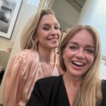 Ebba Kleberg von Sydow Instagram - Skålade 🥂 med @emiliadeporet mitt i veckan - och adderade ÄNNU FLER vansinniga idéer till Säker stil LIVE i oktober, i Stockholm och Göteborg 😱 Stiltips och stilsäkra strategier - givetvis. Det som ÄR @sakerstil 🫶🏽 Men… Ska det sjungas?! Dansas? Quizzas!? Herregud, jag blir nervös bara av tanken 🫣 En del av mig LÄNGTAR också! Och vill boka fler datum, haha! Ska vi inte köra NÅN mer stad?!?