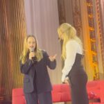 Ebba Kleberg von Sydow Instagram - Reklam @netflixnordic presenterar 26 nordiska satsningar 📺 varav 12 (!) helt nya! Följ med! 1. Älskar mitt jobb! 2. När @amandaromare klev upp på scen med sin serie-dubbelgångare (hennes bok 📕 ska bli serie)! Jublet för Amanda & @carla_sehn_ 💯 3. Next on Netflix! Peppen alltså, äntligen massvis med härligt att se fram emot! 4. Pörni 😍 flyttar in på @netflixnordic 🫶🏽 5. Bridgerton-salen! Kolla till slutet! 6. Klassfoto deluxe & @edvinrydings bjöd på klassiskt klassfoto-uppförande 🫶🏽 #youngroyals 7. Squid Games 2, vem vågar?! 8. Idolen Jo Nesbø, mannen bakom min favorit Harry Hole - som nu föds på nytt hos @netflixnordic 😬 Många pratade om Helikopterrånet, verkar absolut fängslade men hallå, Harry Hole! Längtar så! 9. Ronja Rövardotter 2.0 🫶🏽 10. Sa jag att jag älskar mitt jobb?!