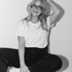 Ebba Kleberg von Sydow Instagram - STOLT reklam! SVEP ➡️ för ”nyp mig i armen”-känsla! Min kampanj @synoptiksweden nu är LIVE i hela landet! Och hos #Synoptik finns mina stilfavoriter, som jag hoppas kan inspirera dig att våga prova något nytt! Eller att bara hitta HEM i dina älsklingsbågar? Tack team 📸 @lisa.hooks & 💄 @byelvira för detta mycket roliga projekt!