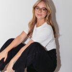 Ebba Kleberg von Sydow Instagram - STOLT reklam! SVEP ➡️ för ”nyp mig i armen”-känsla! Min kampanj @synoptiksweden nu är LIVE i hela landet! Och hos #Synoptik finns mina stilfavoriter, som jag hoppas kan inspirera dig att våga prova något nytt! Eller att bara hitta HEM i dina älsklingsbågar? Tack team 📸 @lisa.hooks & 💄 @byelvira för detta mycket roliga projekt!