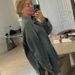 Ebba Kleberg von Sydow Instagram – All in jobb, all in jeans! Smink hanns ej med, lånad väska @emiliadeporet 😘