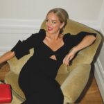 Ebba Kleberg von Sydow Instagram - Start small or not at all ❤️ Viktigt för mig, i byggandet av mina bolag, varumärken, drömmar & idéer. Det jag skapar själv med @ebbasports & @ebba_jewelry - och resan Johan 🫶🏽 och jag gör ihop med @insjonsvaveri & @bookbindersdesign - fick äran att gästa @sanjategeltijaa podd @entimmemed för att prata om livet och drivet. Och mod. Apropå det: Har absolut inte vågat lyssna själv MEN ni är många som gjort det 🙏🏼 och skickat så fina meddelanden. Tack snälla! Inspirerar mig att våga prata MER om mitt spretiga, passionsdrivna företagande, att älska det man gör (ibland lite för mycket) och viktigast: Att våga göra det på MITT sätt. Även om det ibland känns som att det inte alls lever upp till förväntningarna på hur man ”ska” göra, eller ”ska” vara i en viss bransch. Inte alltid så himla lätt men jag fortsätter tro att det måste gå! ✊🏽