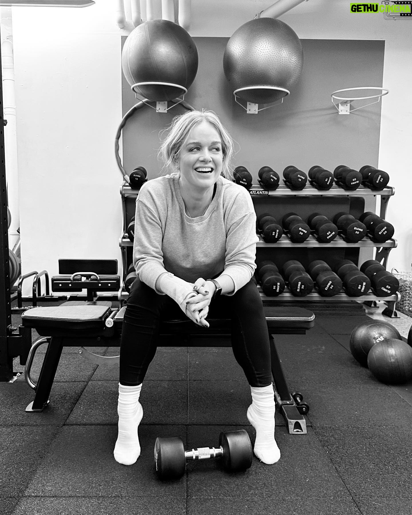 Ebba Kleberg von Sydow Instagram - STOPP 🛑 LÄS detta! Februari-challenge: 10 bra pass! Hakar du på?! Jag har klarat 2 / 10 💪🏽 DETTA FIXAR VI… väl?! Obs, för dig som tycker det låter LÄTT - kör 12? 15 pass? Men för mig är 10 helt lagom, där jag befinner mig just nu, i kroppen och knoppen ❤️ Rimligt! Som ett bra mål ska vara!
