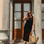 Ebba Kleberg von Sydow Instagram – Reklam: Elegant, välklädd enkelhet, allt jag vill ha just nu ❤️ Som ett perfekt ☝🏽 set i svart (du kommer älska!) & stilsäker, sval kaftan som jag stylar i stan såväl som på stranden. Och stråväskan med svarta detaljer 👌🏽
Skynda till @mqmarqet för nya kollektionen… 🖤