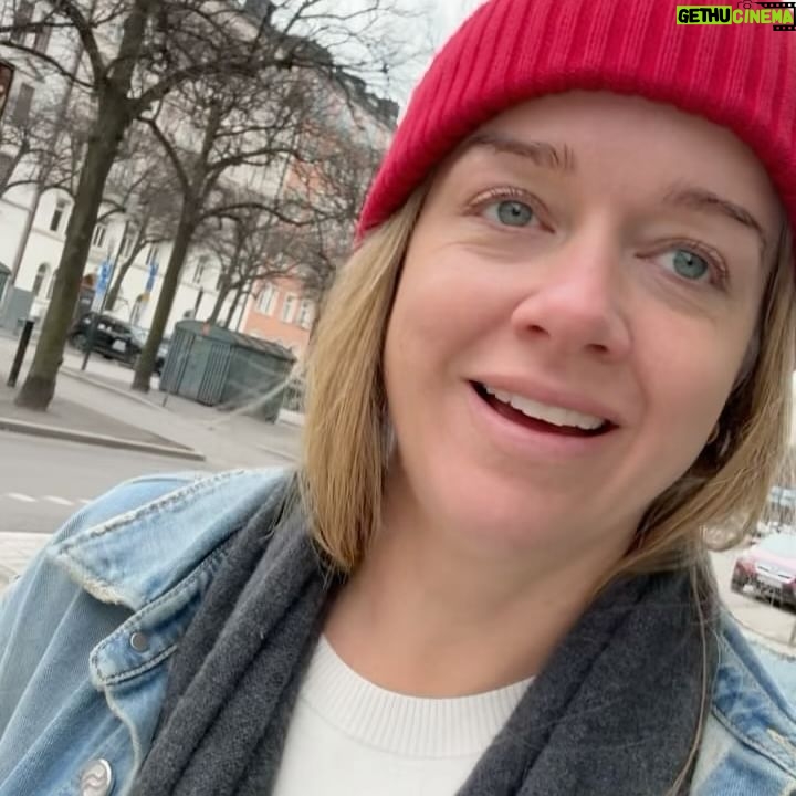 Ebba Kleberg von Sydow Instagram - Ok, DU får välja en färg?! Kommentera med emoji! Jag: ❤️💯💋❣️🍎