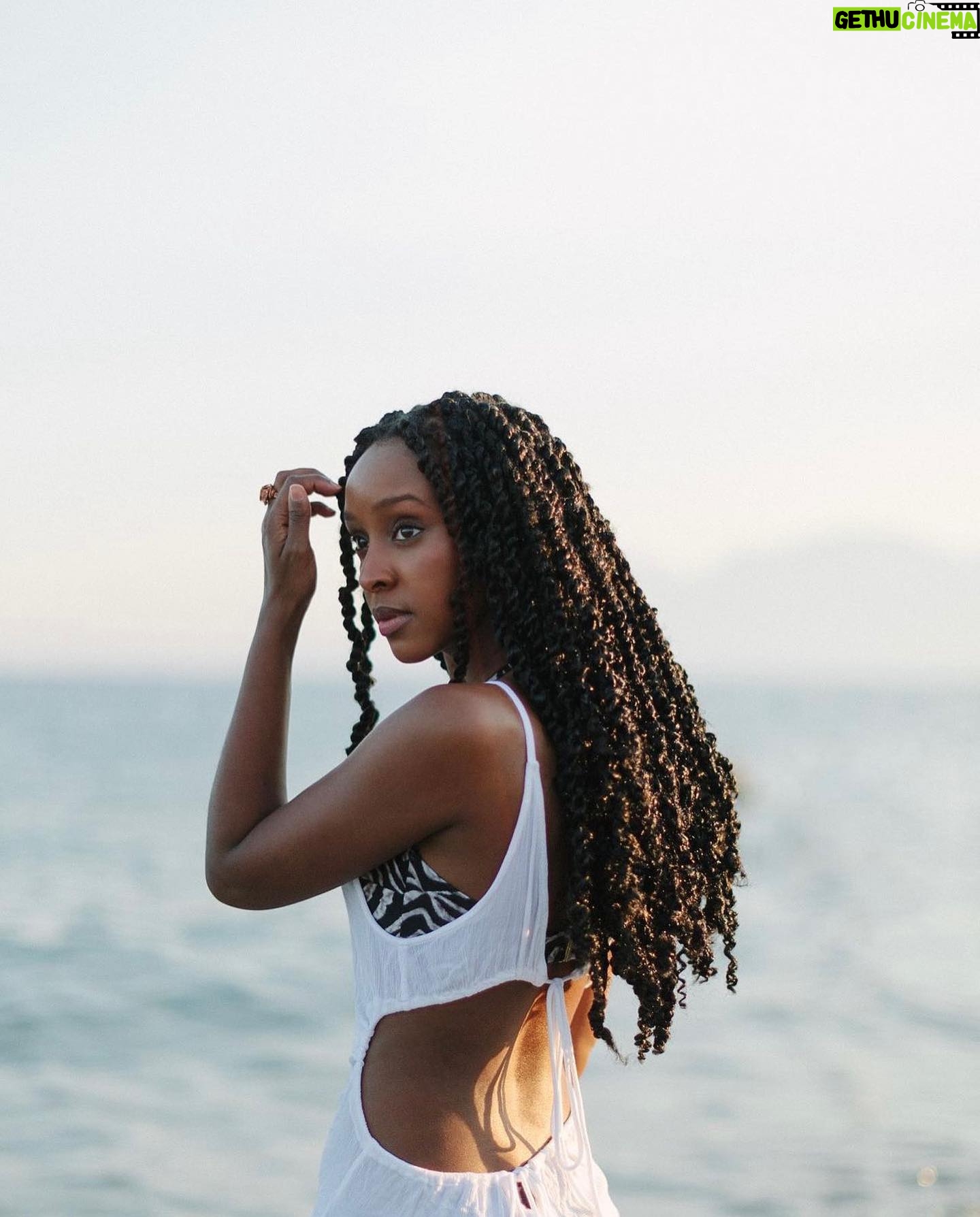 Ebony Obsidian Instagram - Hindsight 20/20.