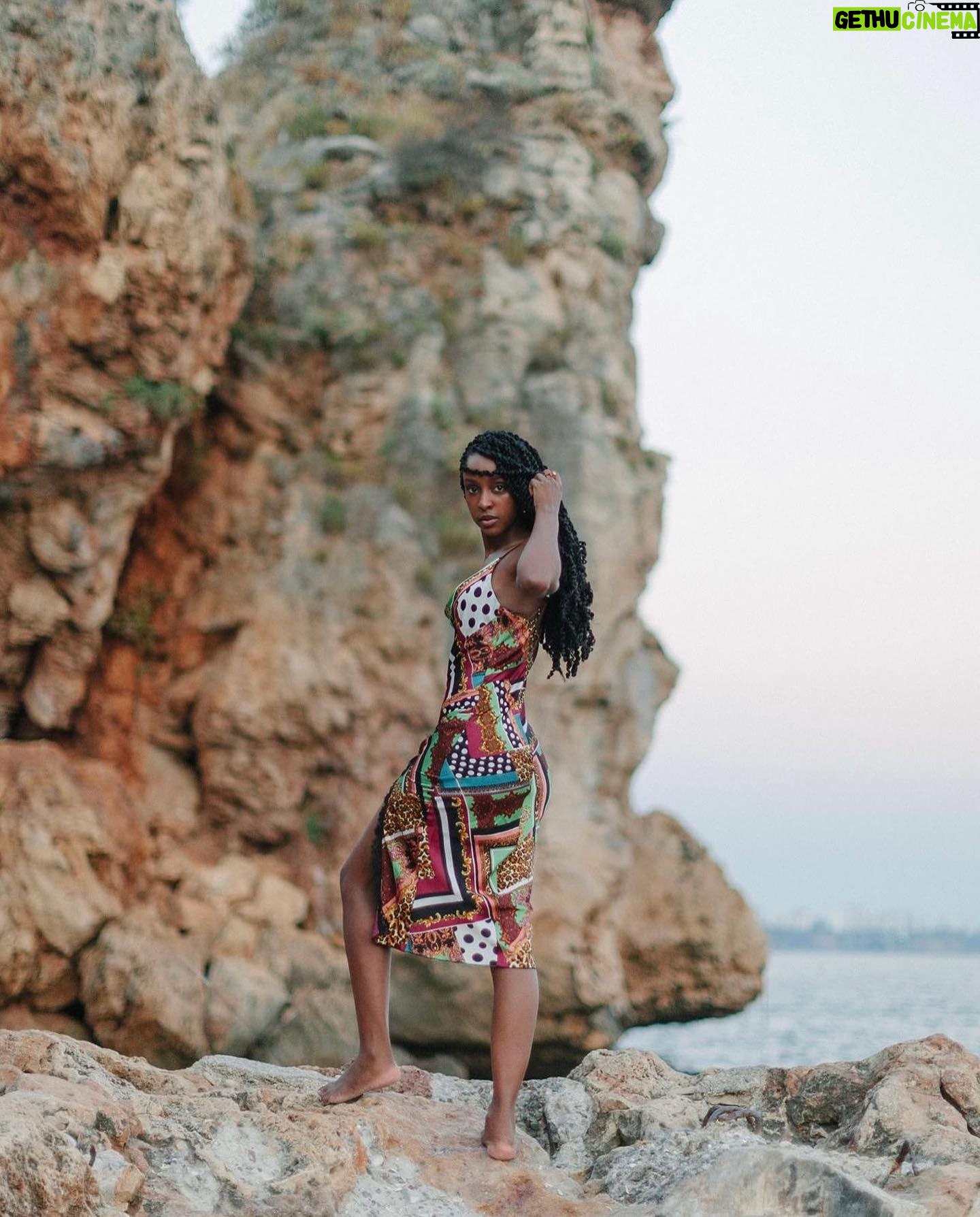 Ebony Obsidian Instagram - Hindsight 20/20.