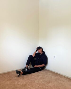 Ebony Obsidian Instagram - From Section 8 housing, to being the first in our family to own a house in at least four generations. A house of which a lot of was brought to life with my own two hands. Yes, I’ve been busy for a while. My Mama lived to see the day her daughter bought her a 6 bedroom home, just a fraction of what she deserved. I adore you eternally woman! Rest easy. Resilience inherited ✊🏾✨
