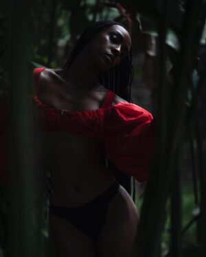 Ebony Obsidian Instagram - Happy Birthday Mama ♾️ 
Happy New Year Ya’ll 🌴