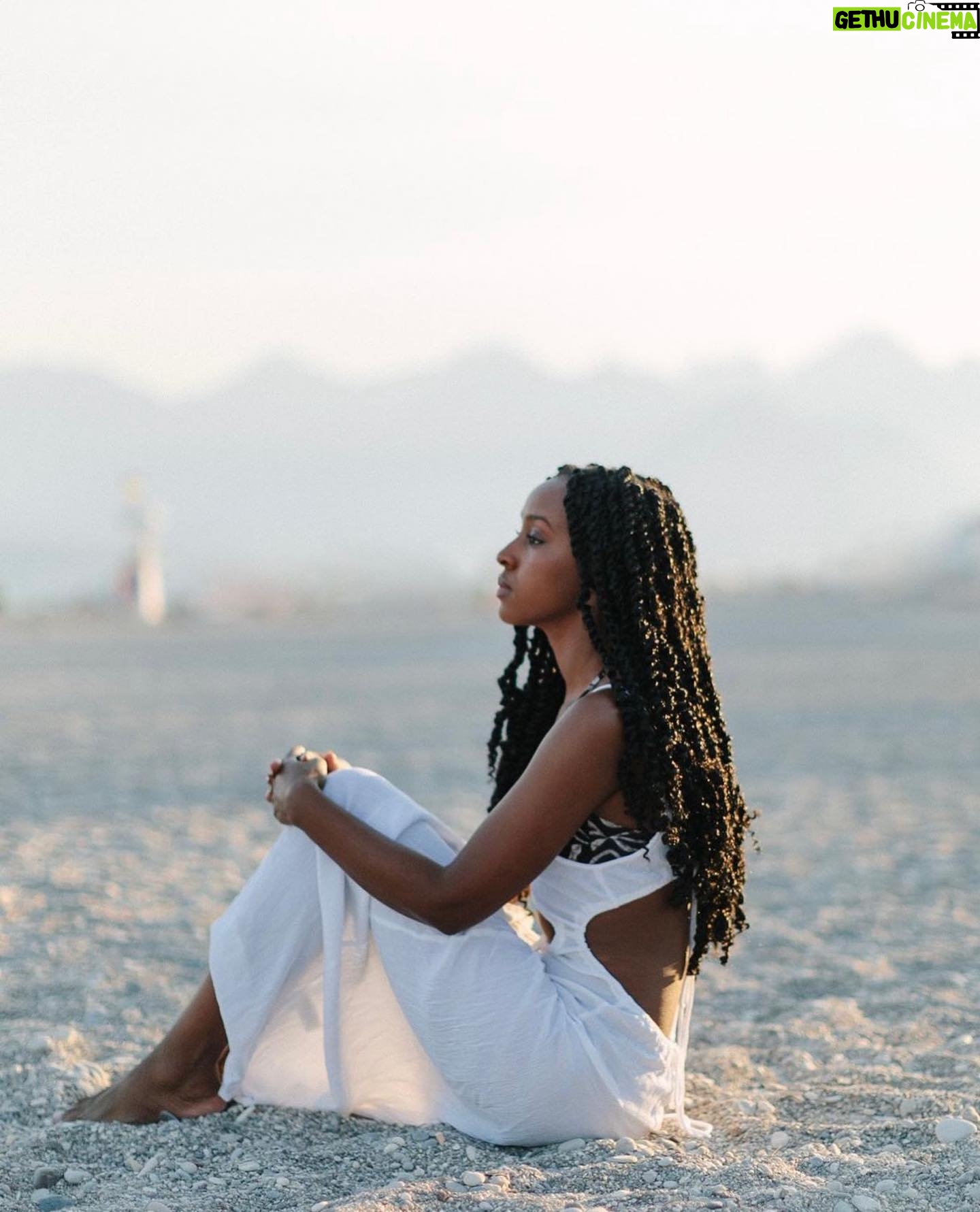 Ebony Obsidian Instagram - Hindsight 20/20.