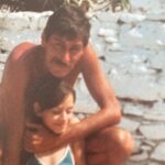 Ebru Cündübeyoğlu Instagram - Cassiopeia hala bizim babacığım Güneşi güzel batırıyoruz “Kavuşuyoruz baharla sürümüze..” Celal İnce söylüyormuş buldum Balık çok yok Murpy devam Beşinci ayak yatmaya elverişli ama iyi şeyler de oluyor azıcık. Şampiyon 💛❤️olduk babacığım taka taka tak ! Annem çakmağını alıyor hala Her iki sigarasından biri sana Vakti geldi artık şimdi meyve tabağını da hazırlarız inceden N(e)tekim :) çok özlüyoruz seni çok