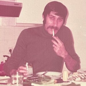 Ebru Cündübeyoğlu Instagram - Cassiopeia  hala bizim babacığım 
Güneşi güzel batırıyoruz 
“Kavuşuyoruz baharla sürümüze..” Celal İnce söylüyormuş buldum
Balık çok yok 
Murpy devam 
Beşinci ayak yatmaya elverişli 
ama iyi şeyler de oluyor azıcık.
Şampiyon 💛❤️olduk babacığım taka taka tak ! 
Annem  çakmağını alıyor hala
Her iki sigarasından biri sana 
Vakti geldi artık  şimdi meyve tabağını da hazırlarız inceden 
N(e)tekim :) 
çok özlüyoruz seni çok