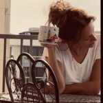 Ebru Cündübeyoğlu Instagram - Düşmeyen cemreler de olur İlki sonu olmayan baharlar da Sözü olmayan duygular da ..
