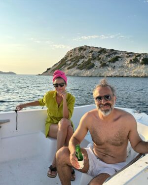 Ece Dizdar Instagram - Yaz dumpımsı. Sadece güzel olan kısımları. 
Datça Karaburun Asos Seferihisar Feneryolu. 
Bazı post production stüdyoları. 
Bazı düğünler. Bazı kalp kırıklıkları önceleri ve sonraları. 🤍
