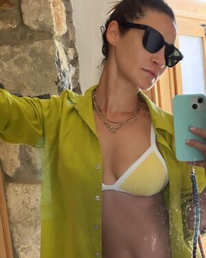 Ece Dizdar Instagram - Yaz dumpımsı. Sadece güzel olan kısımları. 
Datça Karaburun Asos Seferihisar Feneryolu. 
Bazı post production stüdyoları. 
Bazı düğünler. Bazı kalp kırıklıkları önceleri ve sonraları. 🤍