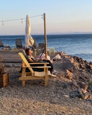 Ece Dizdar Instagram - Yaz dumpımsı. Sadece güzel olan kısımları. 
Datça Karaburun Asos Seferihisar Feneryolu. 
Bazı post production stüdyoları. 
Bazı düğünler. Bazı kalp kırıklıkları önceleri ve sonraları. 🤍