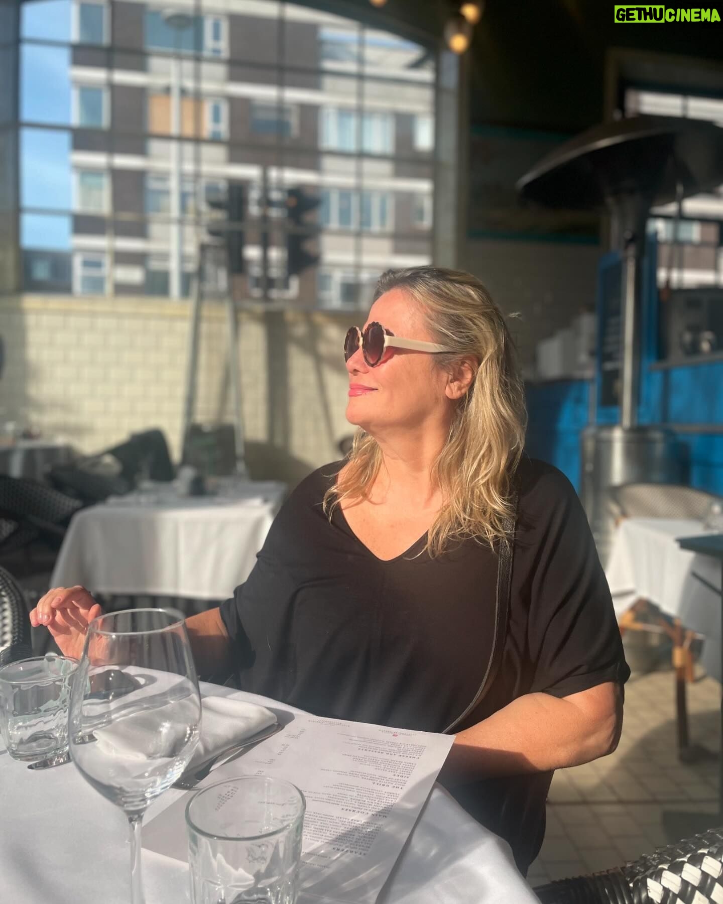 Ece Yörenç - 1.9K Likes - Thank you next❤️✌️