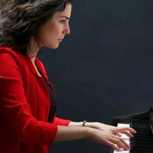 Ece Özdikici Instagram - İyi olduğum doğrudur. ❤️
Sanatın olduğu herhangi bir anda ben iyiyim.
Depresyona girersem beni battaniyeye sarıp bir sergiye, bir konsere fırlatın 😃😍