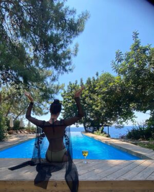 Ece İrtem Instagram - dedelerim 50 metreye tüpsüz dalarmış 😅🪭