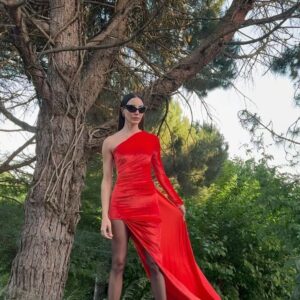 Ece Sükan Instagram - Ready for #ElleStyleAwards ⭐️
in @balenciaga 
@manoloblahnik 
@goodthingsatelier 
Glam team @alirizaozdemir 
@nurisekerci 
@elleturkiye