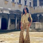 Ece Sükan Instagram - Florinda takes Venice #labiennaledivenezia 🚤