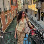 Ece Sükan Instagram - Florinda takes Venice #labiennaledivenezia 🚤