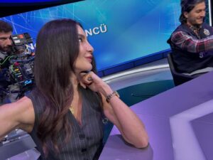 Ece Sükan Instagram - Tonight guest starring at @taskagitmakas.dizi as the journalist/anchorwoman Neslihan Öncü 😎🤓😇😍 @kanald @mfyapimtv at 20.00
