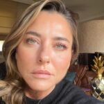 Ece Uslu Instagram - ı’m just looking 🍍