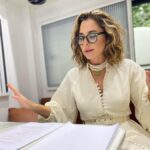 Ece Uslu Instagram - Ece AĞAZADE benim çok keyif aldığım bir karakter oldu. Sizler de çok sevdiniz biliyorum, aldığım yorumlarda gördüm hepsini. Tek bir kötü yorum yoktu. Ne mutlu! İzleyicilere, yorumlara, sahiplenişinize, gösterdiğiniz kocaman sevginize ve tabii ki @foxturkiye @ayyapim @sahanehayatimtv hayatım ekibine sonsuz sevgilerimi ve teşekkürlerimi iletiyorum. Hep yanımda olan ve desteğini benden asla esirgemeyen çok sevdiğim menajerim @banukuruoglu @banukuruoglumanagement çok teşekkürler…. Yönetmenlerime ve tabii ki sette çalıştığım TÜM ekip arkadaşlarıma. Hepiniz ayrı ayrı dünya tatlısıydınız ve harika geçen 4 bölüm çektik sizlerle. Harika projelerde tekrar birlikte olmak ümidiyle hepinize kocaman sarılıyorum 🤍🤍🤍