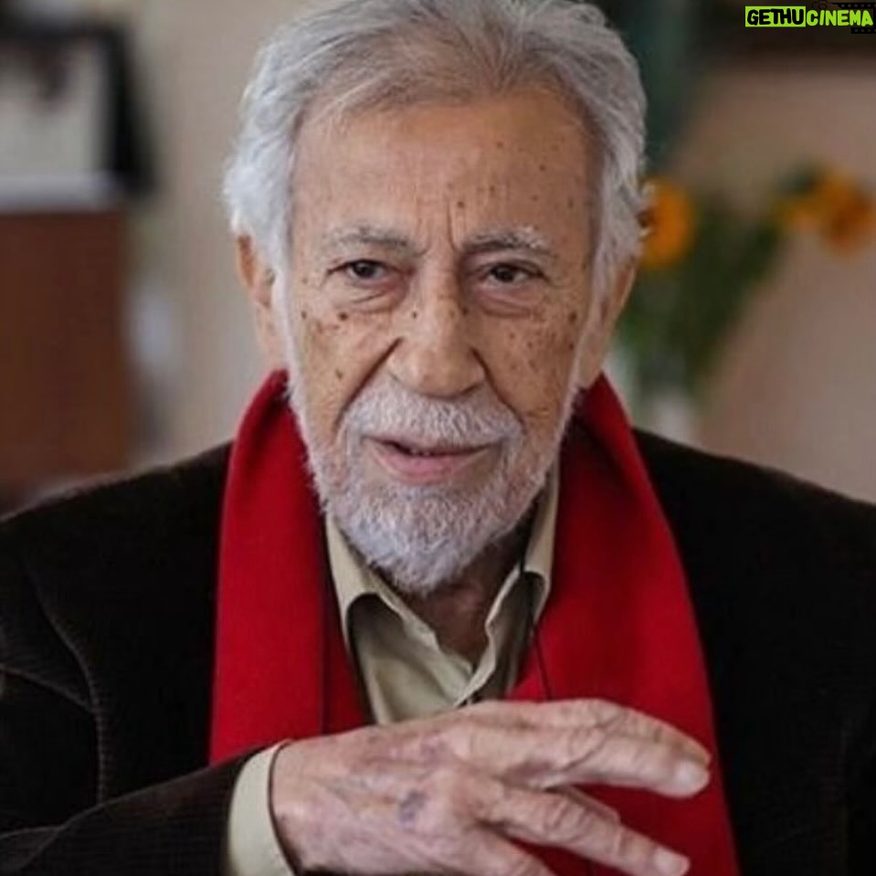 Ece Uslu Instagram - Benim çocukluğum, ah Arif abim 😞 Çiçek Arif derdik hepimiz sana… Kardeşim dendimi aklımıza ilk gelen sen olacaksın…. Düzen böyle işte, yapacak bişiy yok 😞 Huzurla uyu… elbet bir gün hepimiz aynı yerde kavuşacağız… #ArifKeskiner
