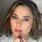 Ece Uslu Instagram - Make Up @serapdonmezer @sahanehayatimtv #hazırlık #set #karavan 11 sene sonra tekrar beraber çalışmak harika oldu 💄💋❤️