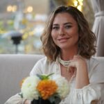 Ece Uslu Instagram – Ece AĞAZADE benim çok keyif aldığım bir karakter oldu. Sizler de çok sevdiniz biliyorum, aldığım yorumlarda gördüm hepsini. Tek bir kötü yorum yoktu. Ne mutlu! İzleyicilere, yorumlara, sahiplenişinize, gösterdiğiniz kocaman sevginize ve tabii ki @foxturkiye @ayyapim @sahanehayatimtv hayatım ekibine sonsuz sevgilerimi ve teşekkürlerimi iletiyorum. Hep yanımda olan ve desteğini benden asla esirgemeyen çok sevdiğim menajerim @banukuruoglu @banukuruoglumanagement çok teşekkürler…. Yönetmenlerime ve tabii ki sette çalıştığım TÜM ekip arkadaşlarıma. Hepiniz ayrı ayrı dünya tatlısıydınız ve harika geçen 4 bölüm çektik sizlerle. Harika projelerde tekrar birlikte olmak ümidiyle hepinize kocaman sarılıyorum 🤍🤍🤍