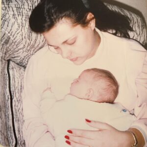 Ecem Akbin Instagram - Gerçekten hala, tam olarak orada saatlerce uyuyabilirim. Anne ❤️ @aydannsener