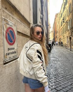 Ecem Atalay Instagram -