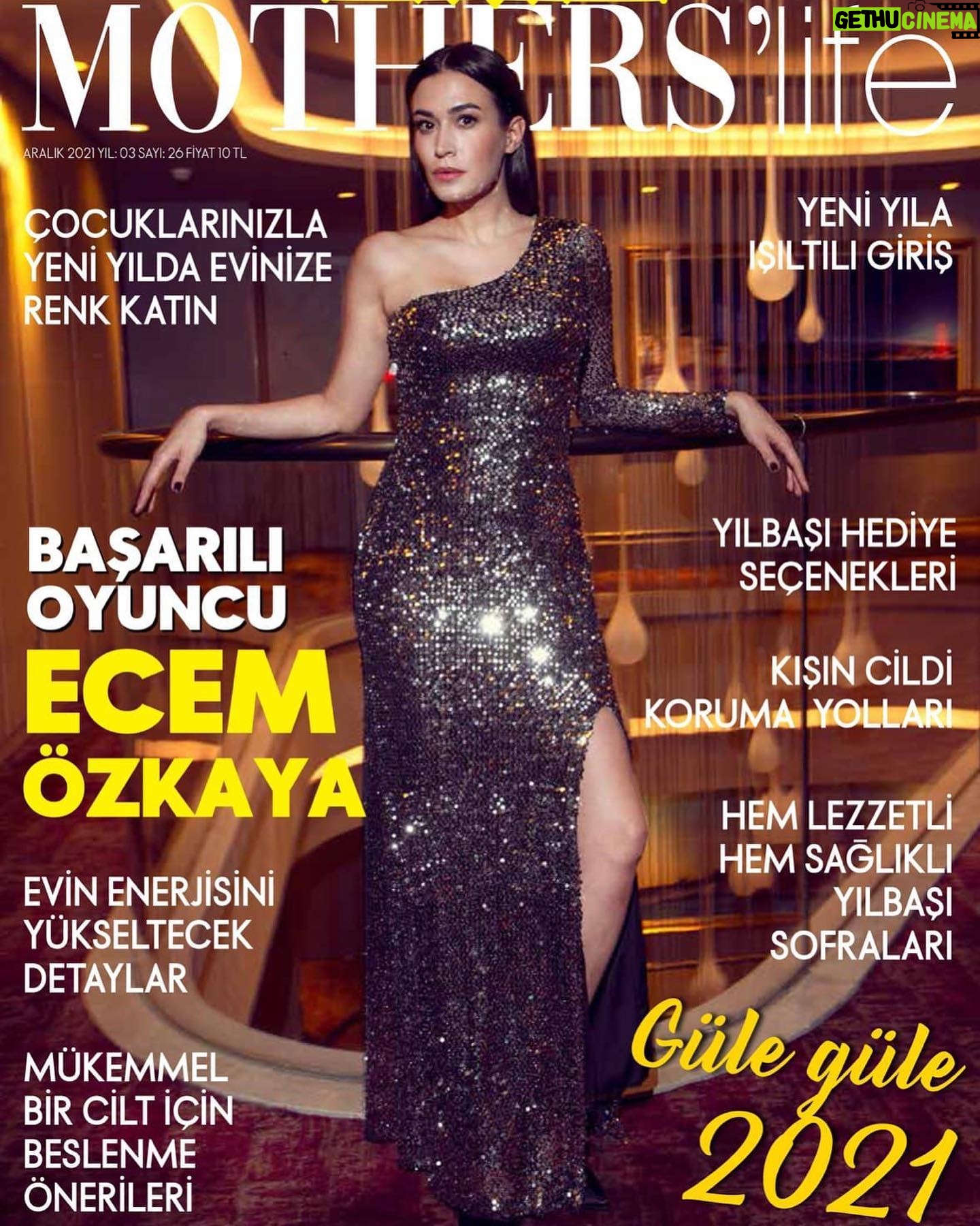 Ecem Özkaya - 9.8K Likes - Aralık sayısı için biraz sohbet ettik 😌✨ @motherslifemagazine
Fotoğraf: @cansinsoyerr
Styling: @sedassolmaz
Makyaj: @banuaksungur
Saç: @nesriincann
Mekan: @radissonbluottomare