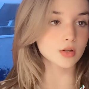 Ecrin Su Çoban Instagram - Yeni saçlarım hakkında ne düşünüyorsunuz🥸🧝🏻‍♀️💍