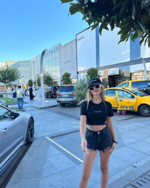 Ecrin Su Çoban Instagram - 🖤